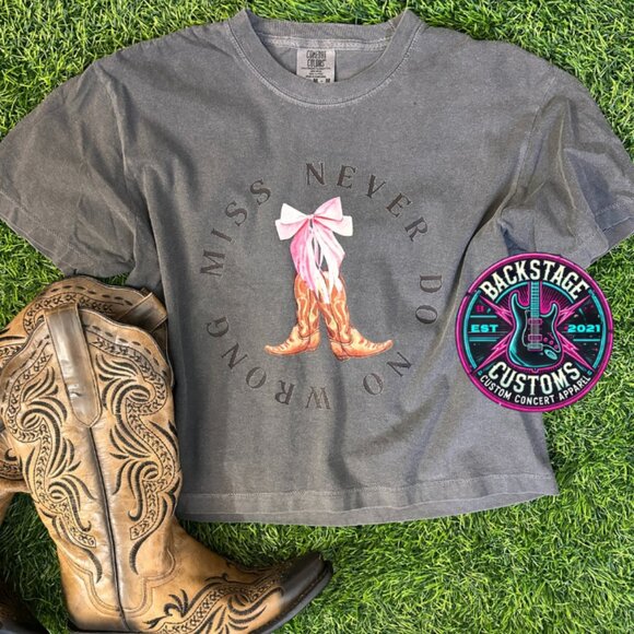 🎀CLOSE OUT |  Miss Never Do No Wrong Cropped Comfort Colors Tee - Picture 2 of 6